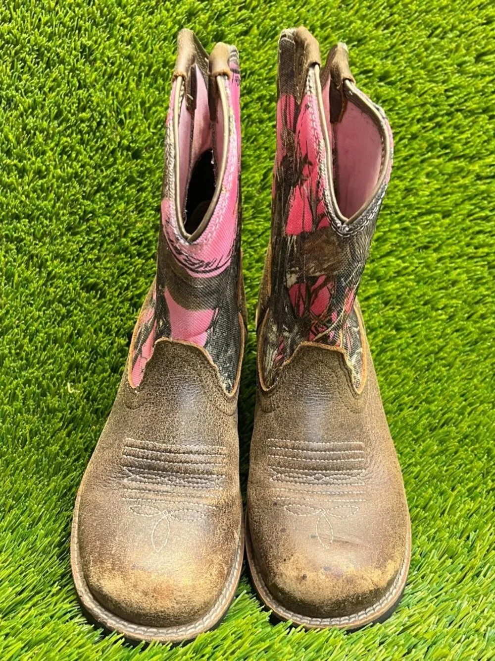 Ariat please review